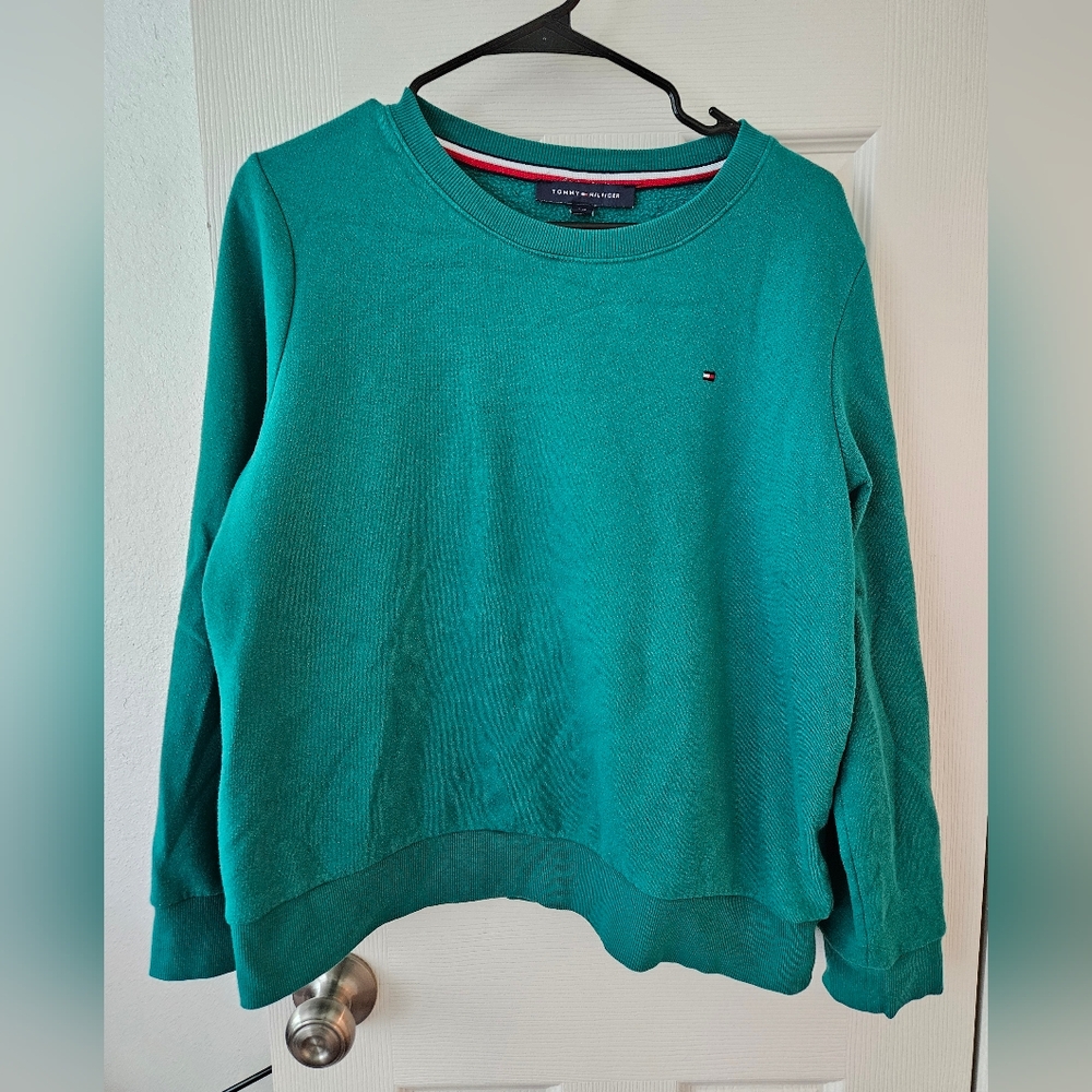 ⭐️4/$10-Tommy Hilfiger Green Sweatshirt